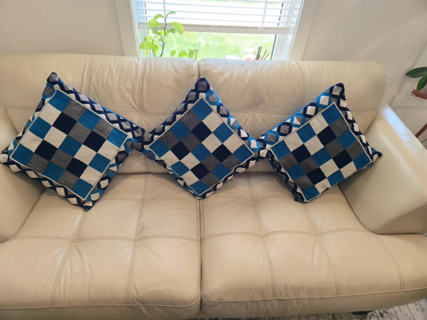 2 seater and 3 seater leather Couch - photo 5