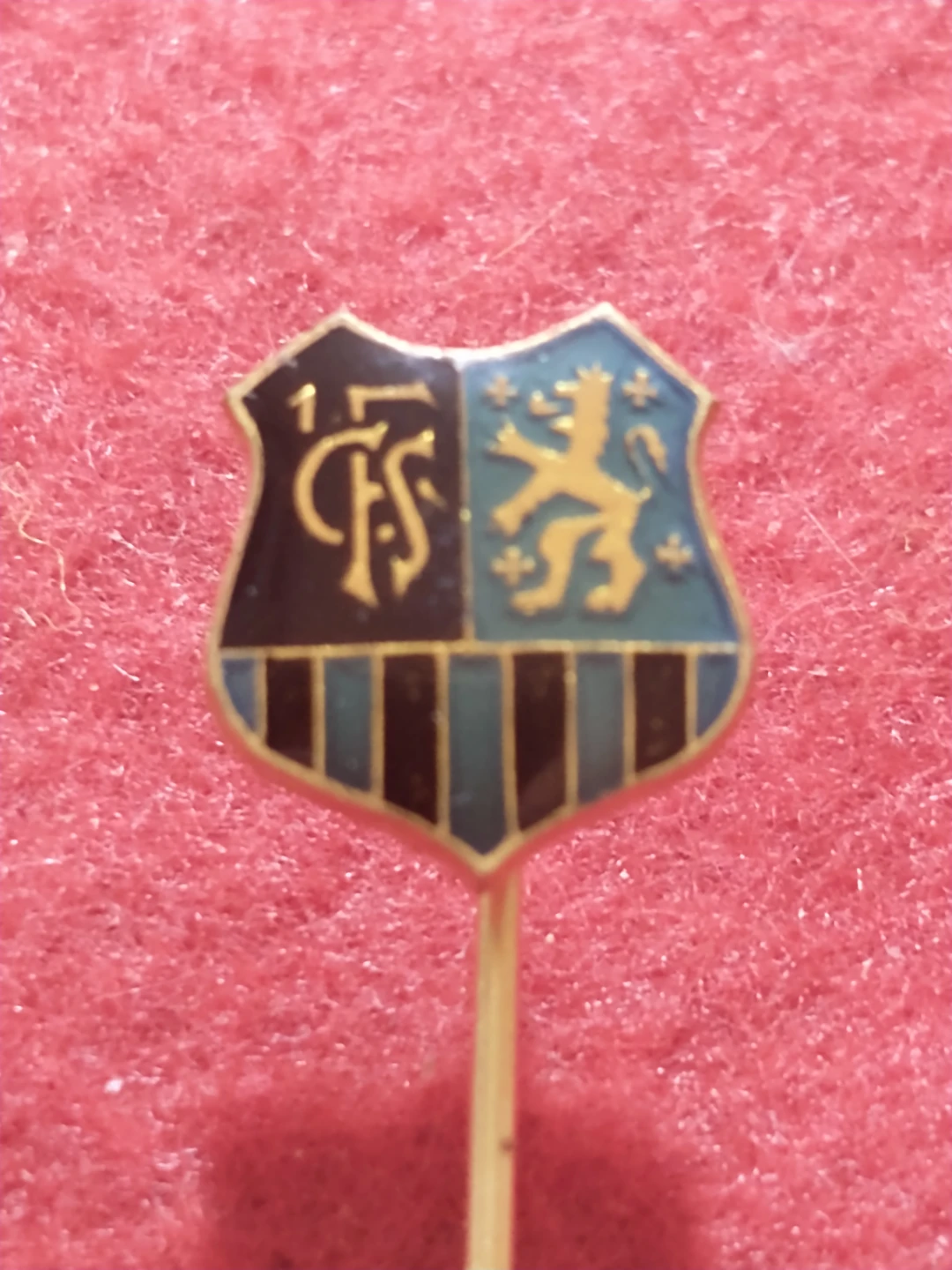 Lovely FC Saarbrucken Bundesliga German football pin