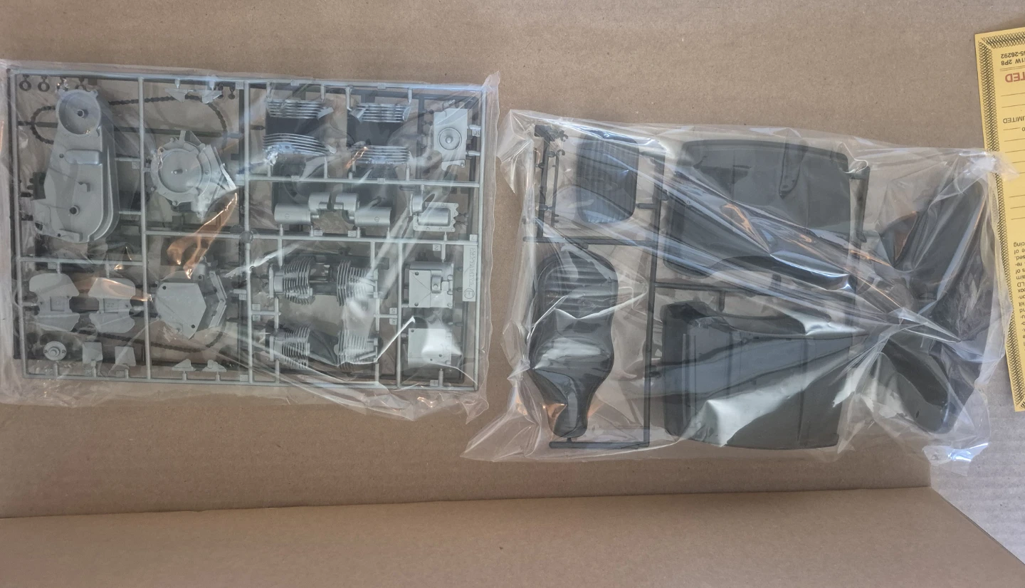 Tamiya Harley-Davidson FLH Classic Black Flash  Model Kit