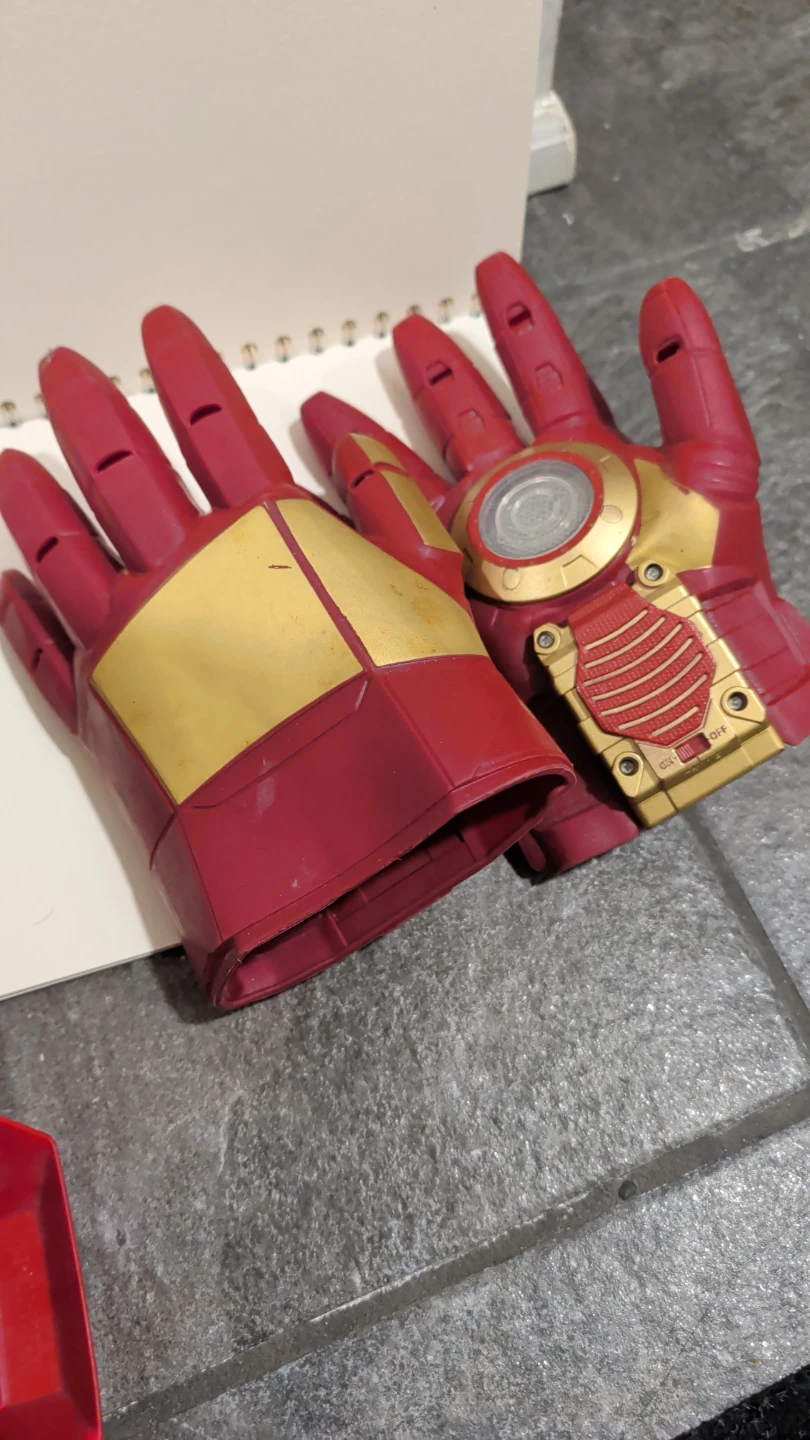 Iron Man Glove and Mask Set - photo 3