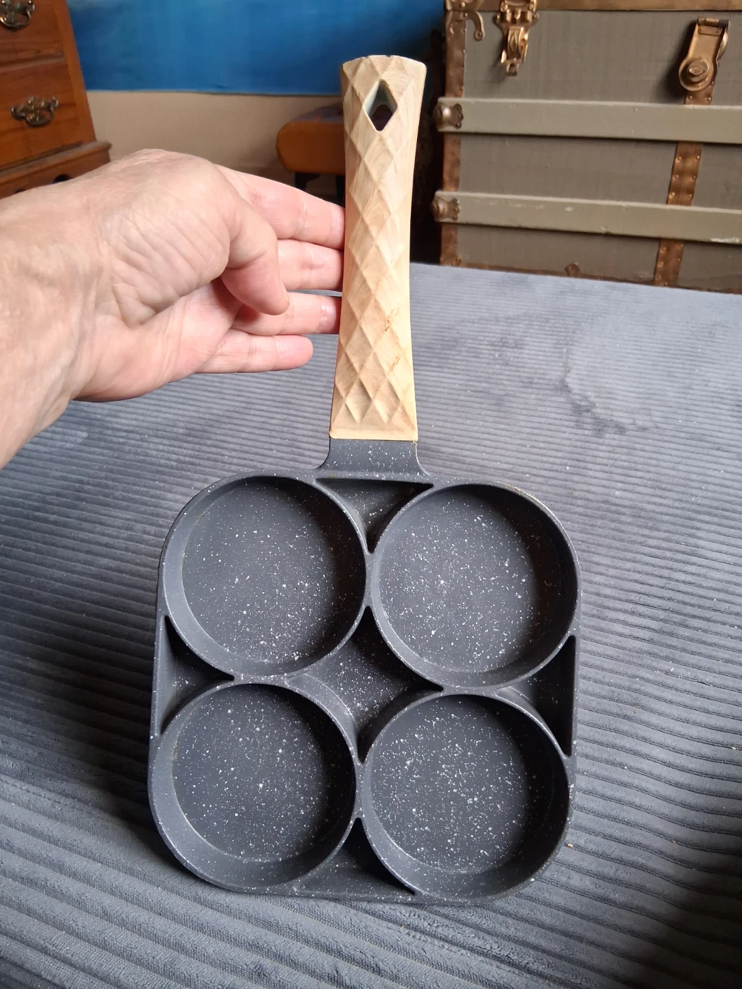 New 4-Cup non- stick granite egg frying pan