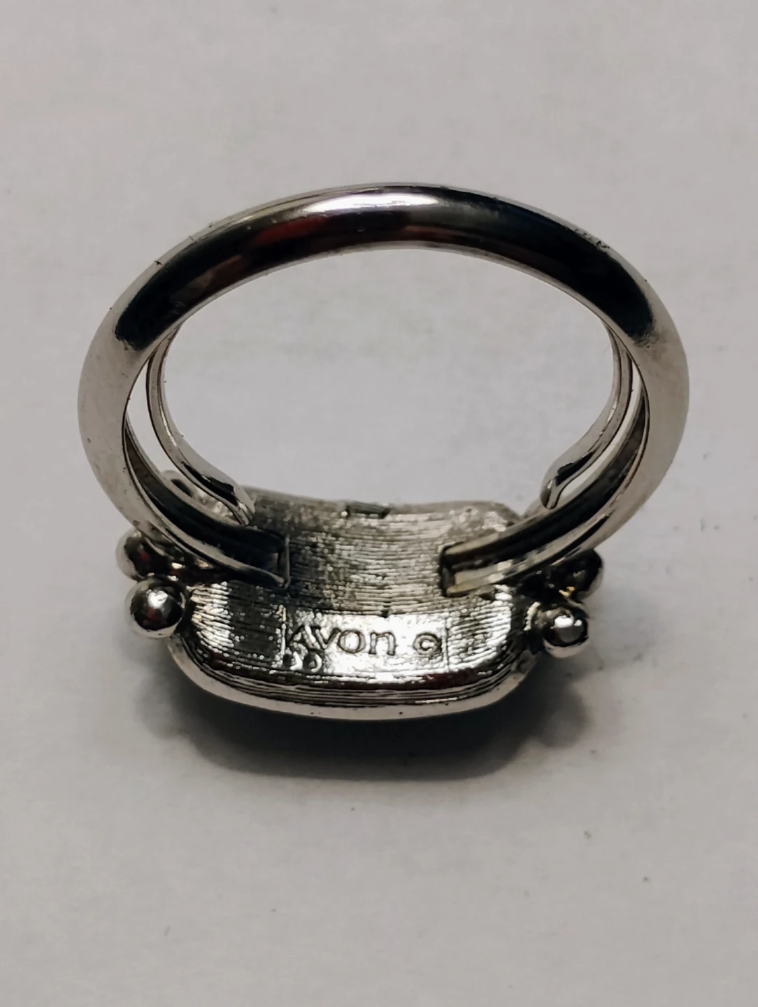 AVON VINTAGE RING (FAUX TURQUOISE AND SILVER 3-STONE) - photo 2