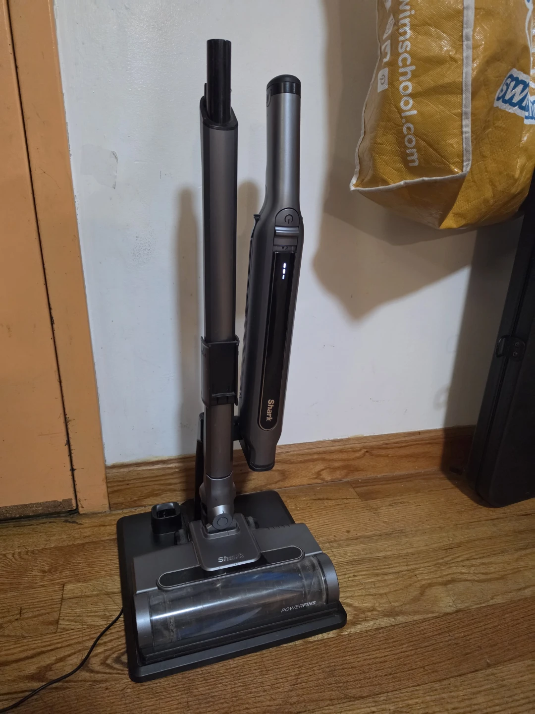 Shark Cordless Vacuum Cleaner - photo 3
