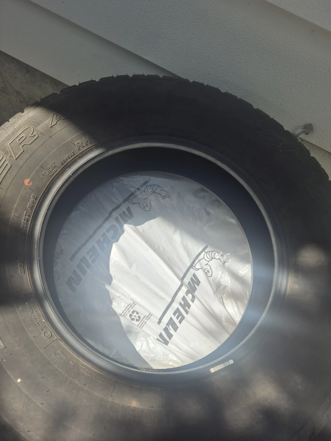 5 Bridgestone dueller at 255/70R18 113T M+S - photo 2