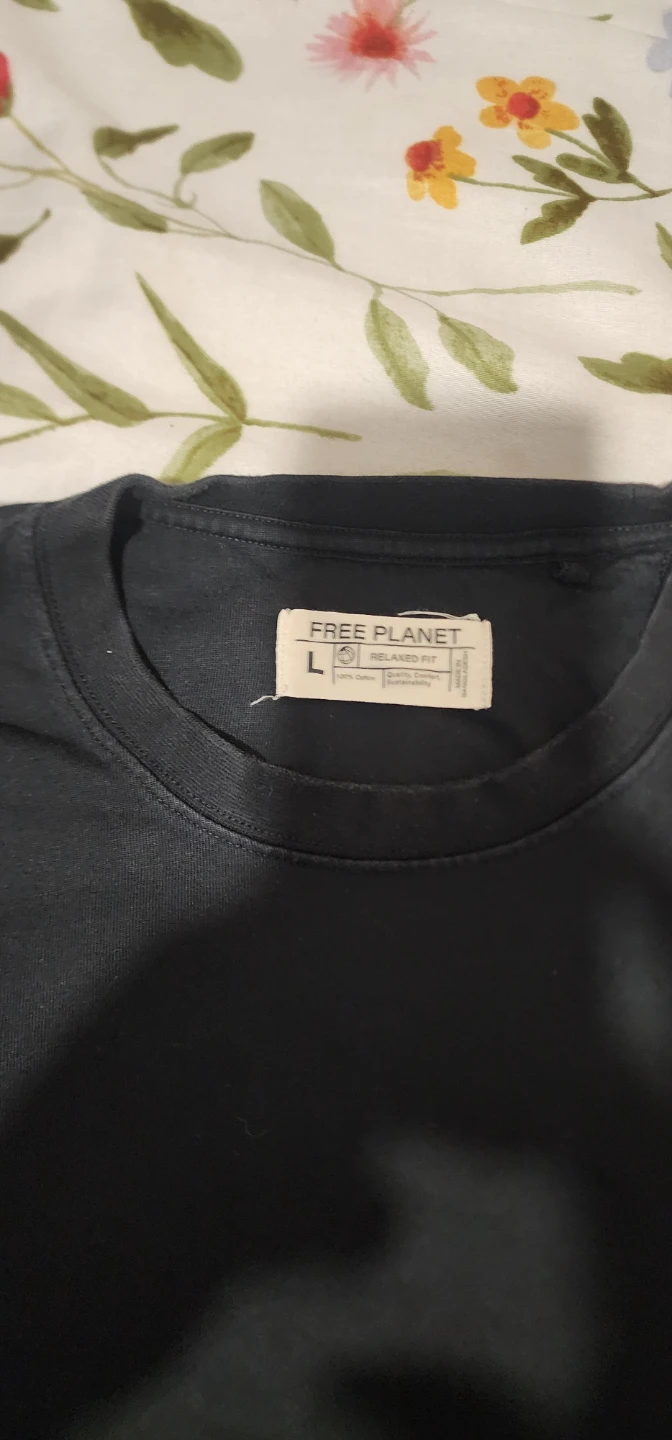 Free Planet Black T-Shirt - photo 3