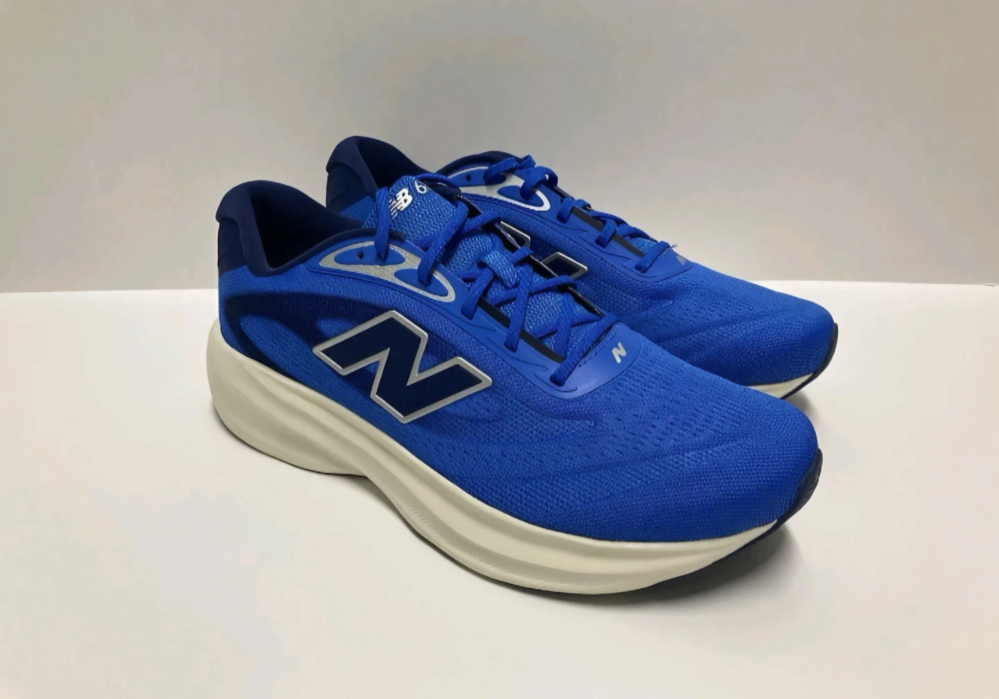 New Balance Fresh Foam 680v9 Men Size 10 (2E) Wide - photo 2