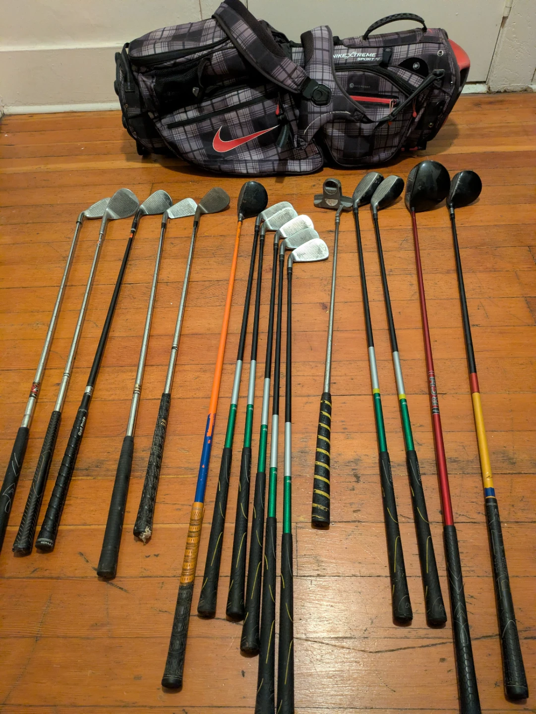 Nike Golf Bag with Callaway & Nickent Clubs - photo 3