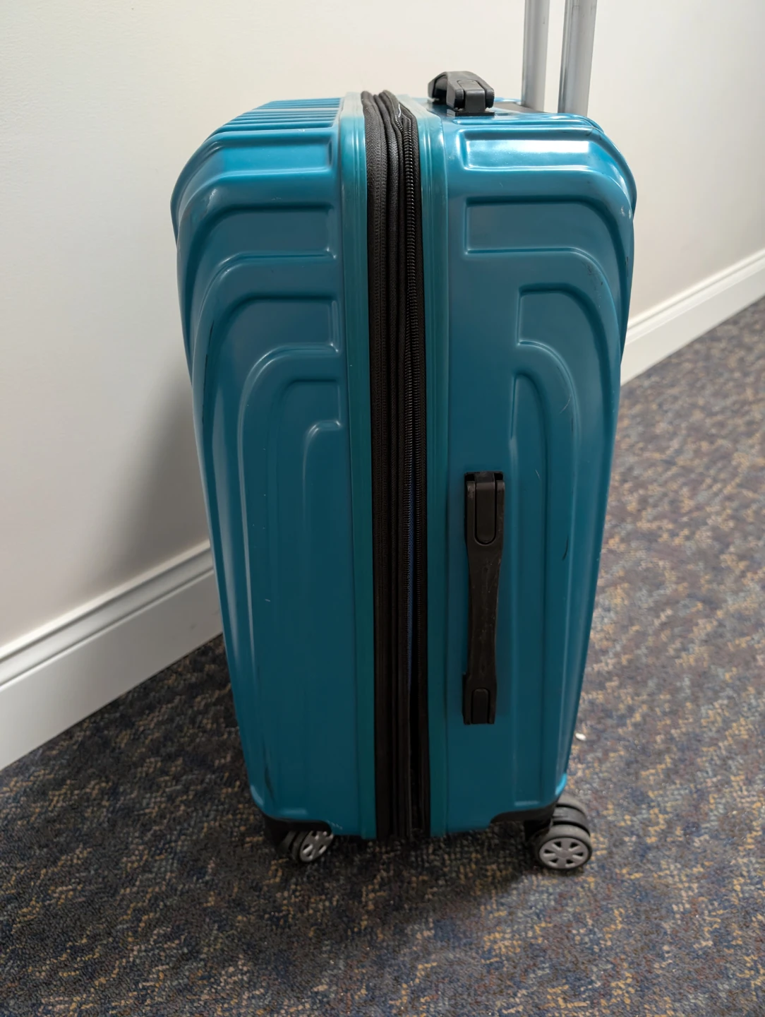 Olympia Teal Hardshell Spinner Suitcase 22" - photo 3