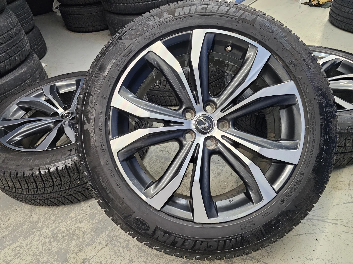 LEXUS RX350 WINTER TIRES ON O.E.M RIMS 235/55 R20 - photo 4