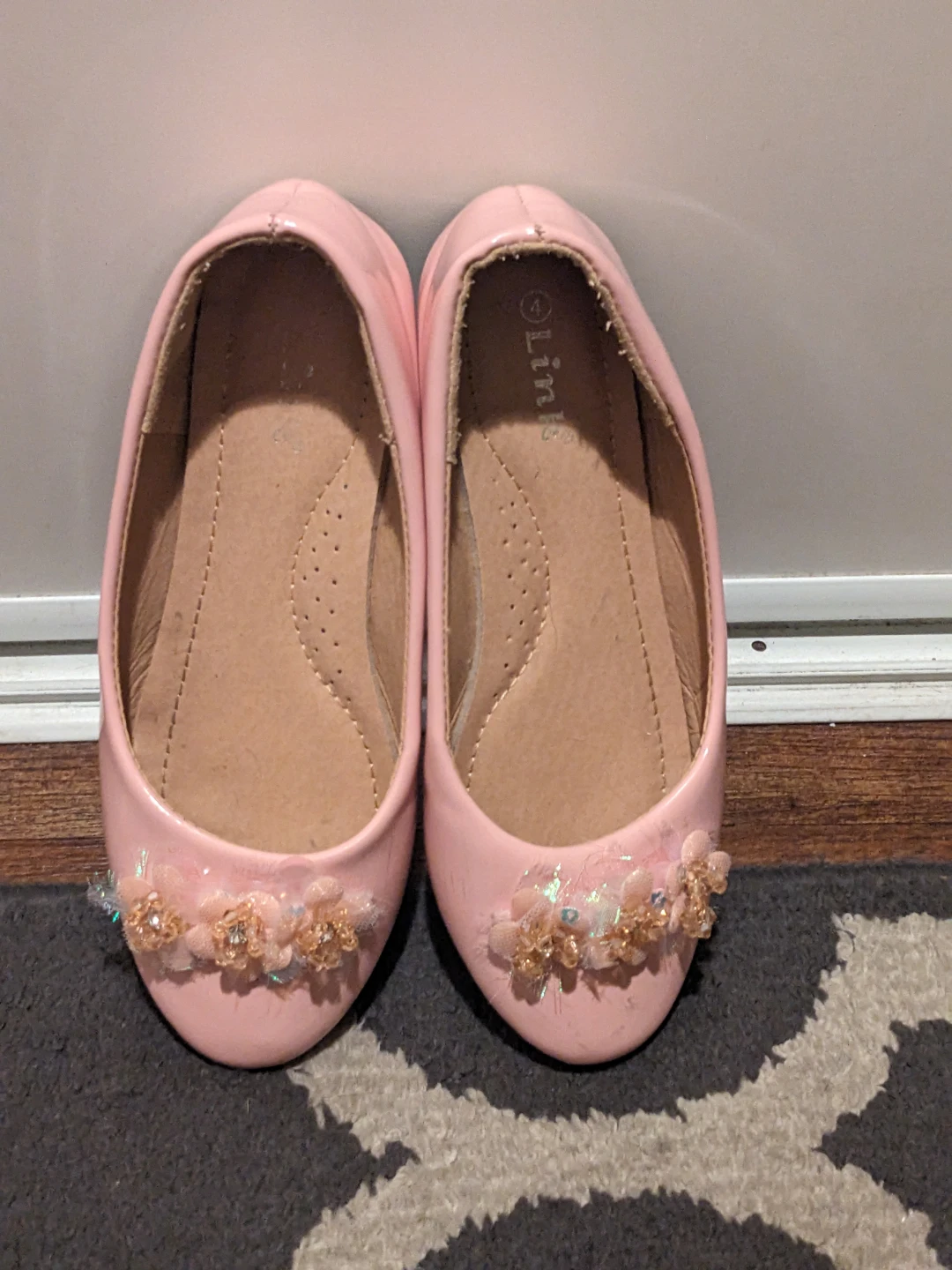Girl's Pink ballet flats with floral detail size 4 - photo 4