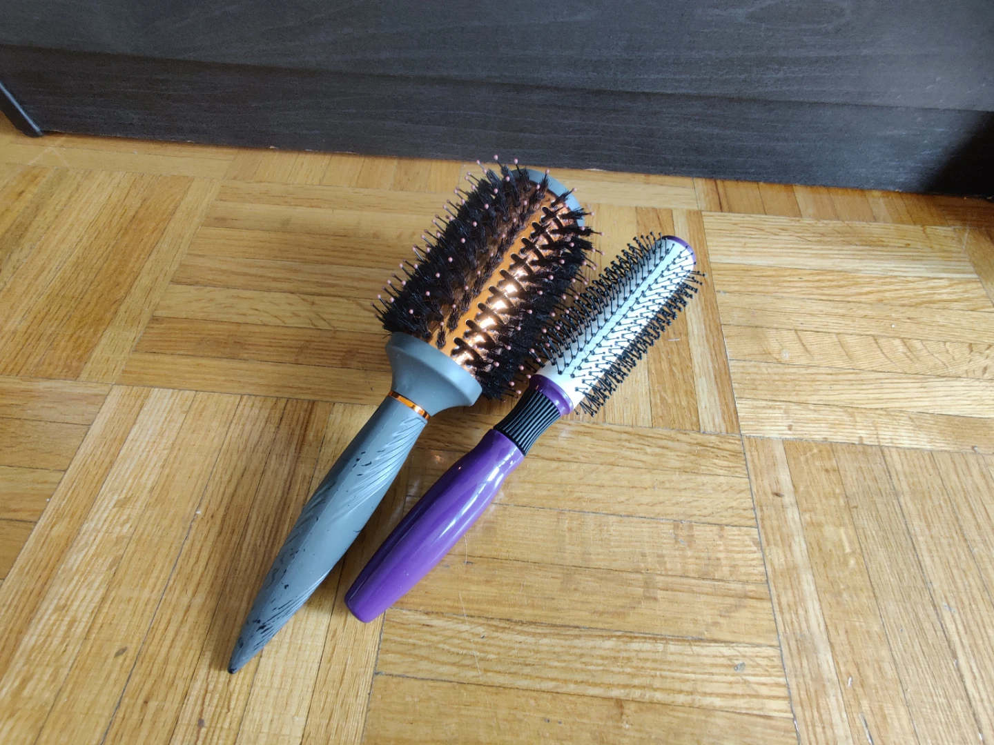 Set of 2 Round Hair Brushes