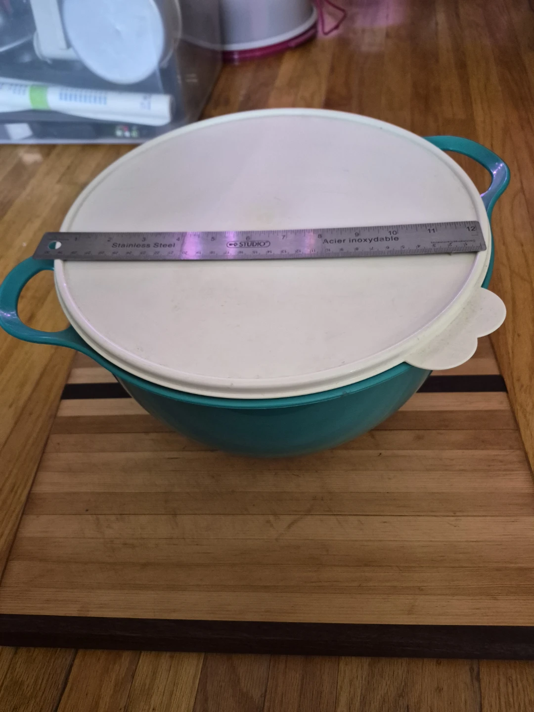 Tupperware 42 cup Bowl with Lid