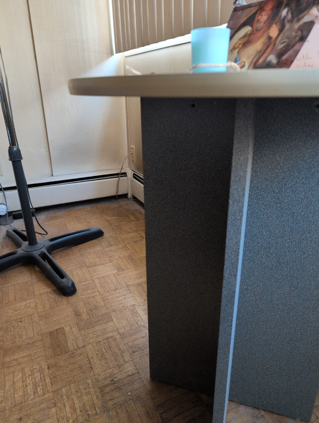 Round accent table - photo 3