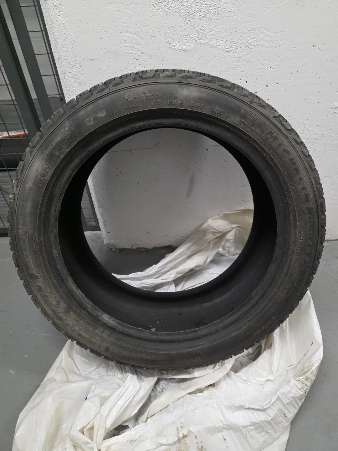 Michelin X-Ice Snow Winter Tire 225/45 R18 - photo 2