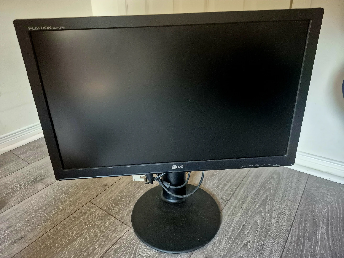 LG Flatron W2442PA Monitor - photo 4