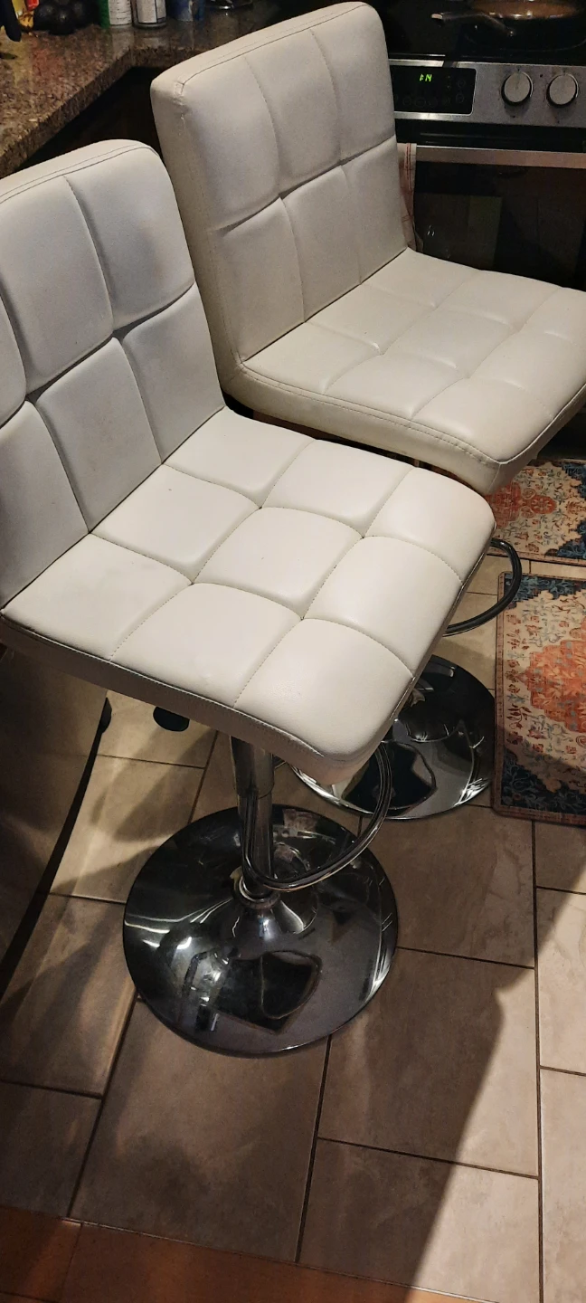 x2 White faux leather bar stools