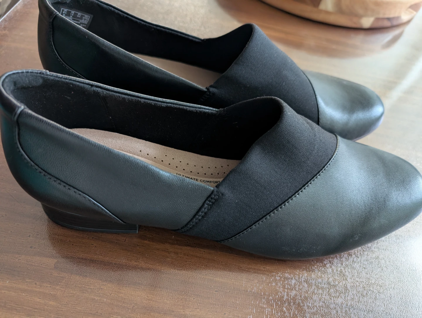 Used. Clarks Women's Black Flats - photo 5