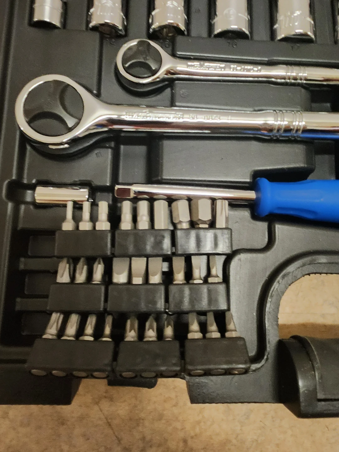 Mastercraft 95-Piece Socket and Tool Set - photo 4