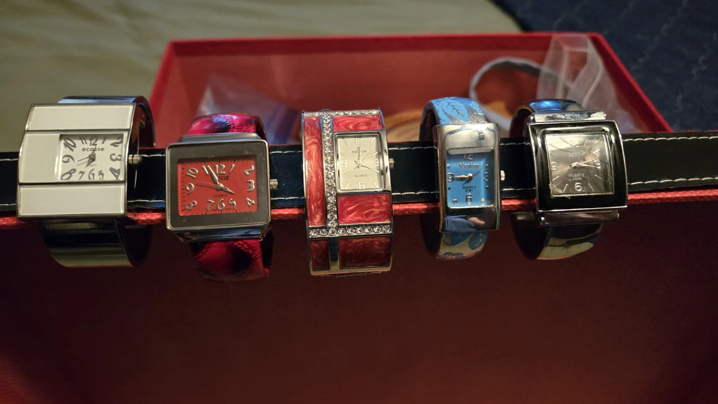 Bundle of 15 Women's Fashion Watches - photo 2