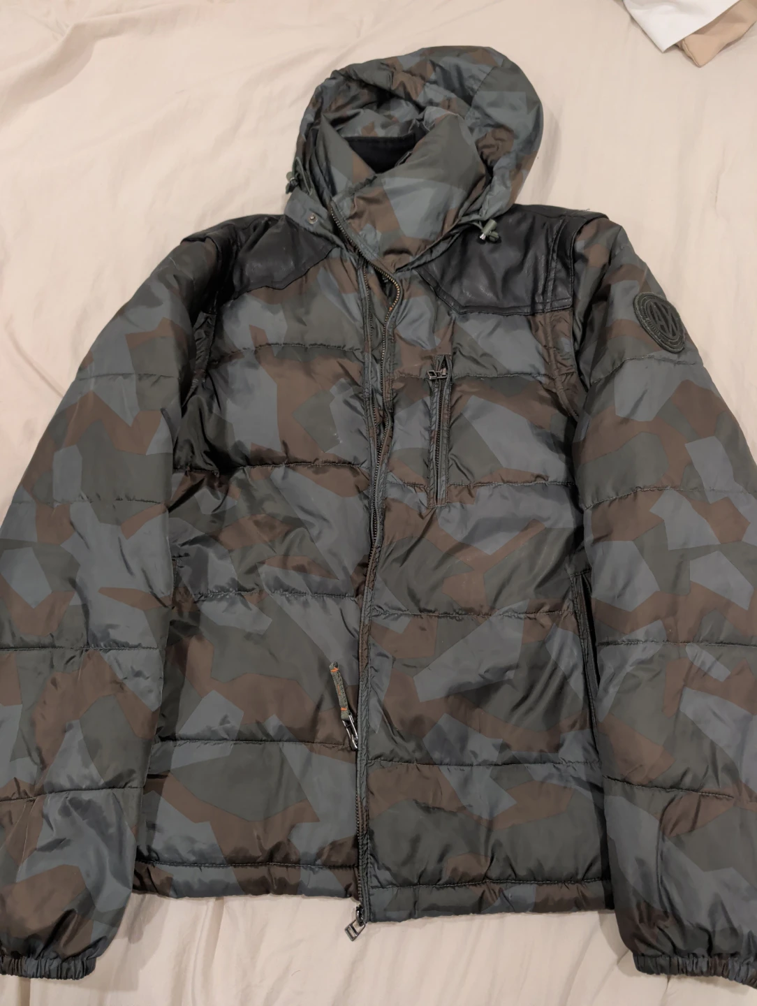 AX ARMANI EXCHANGE Camo Puffer Jacket