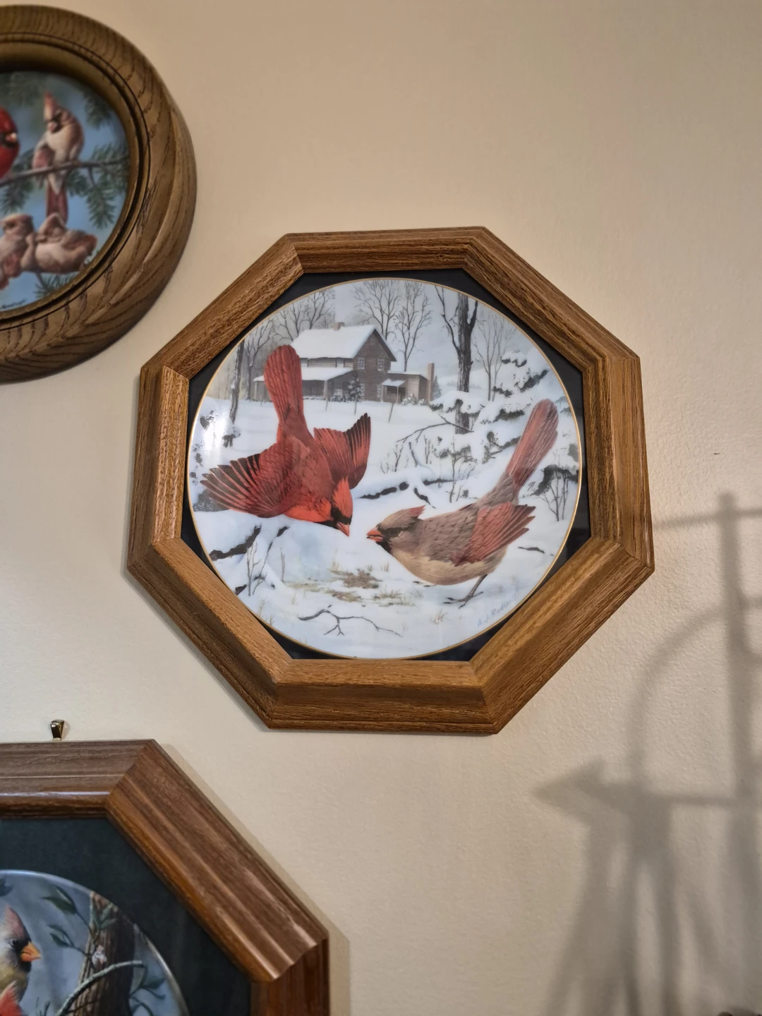 6 Wooden Framed Cardinal Collector Plates - photo 5