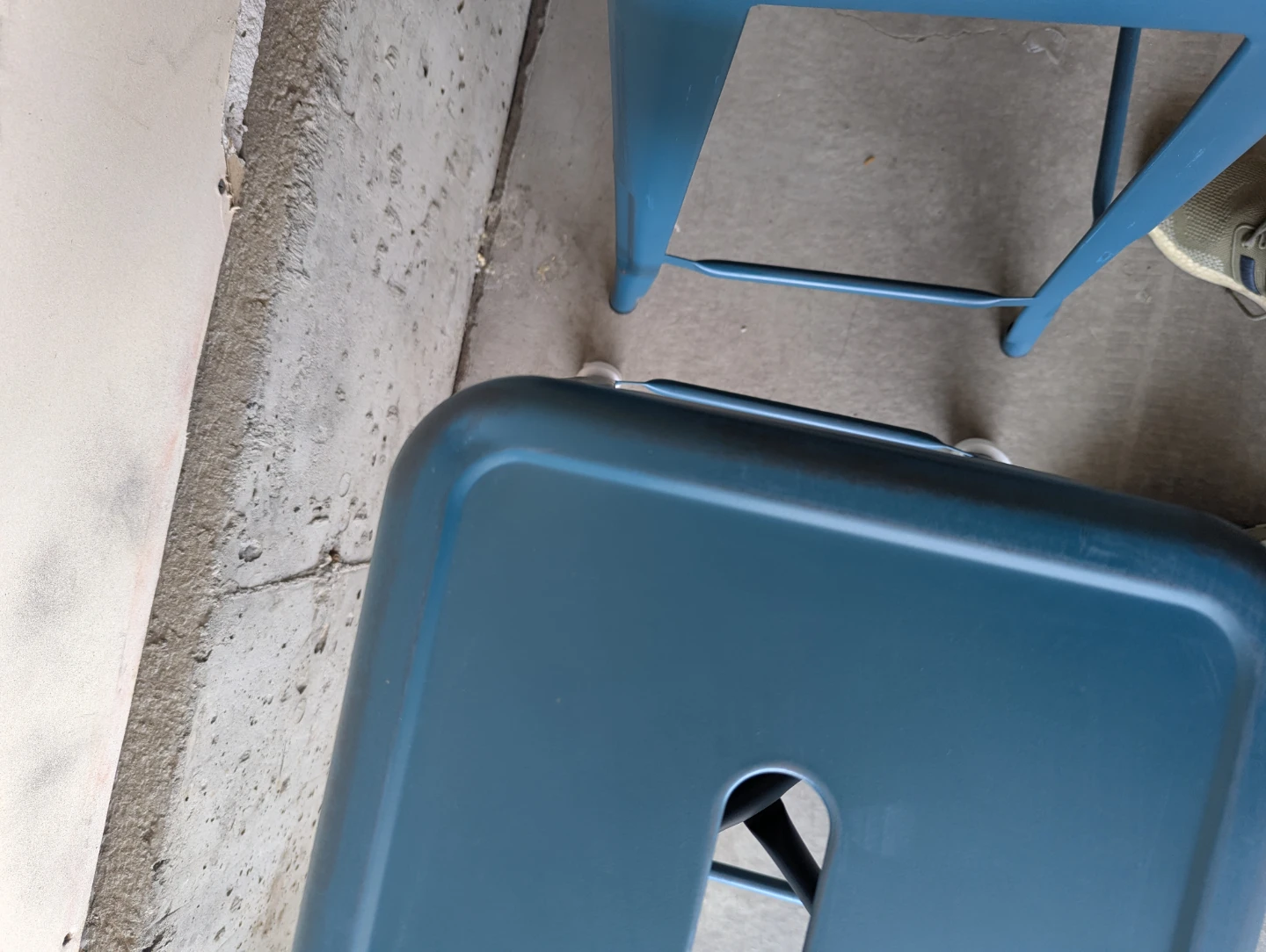 4 Metal Counter Stools - Distressed Kelly Blue - 24 - photo 3