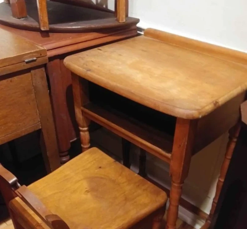 Vintage desk/ table with chair - photo 2