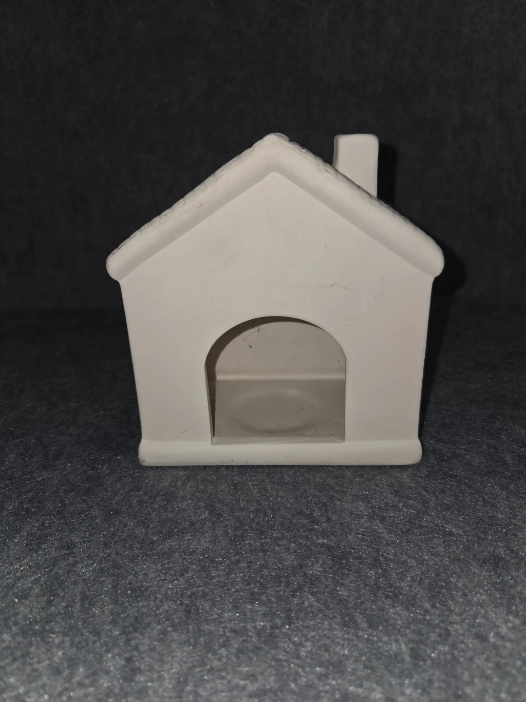 White Ceramic House Figurine with Wreath - photo 4