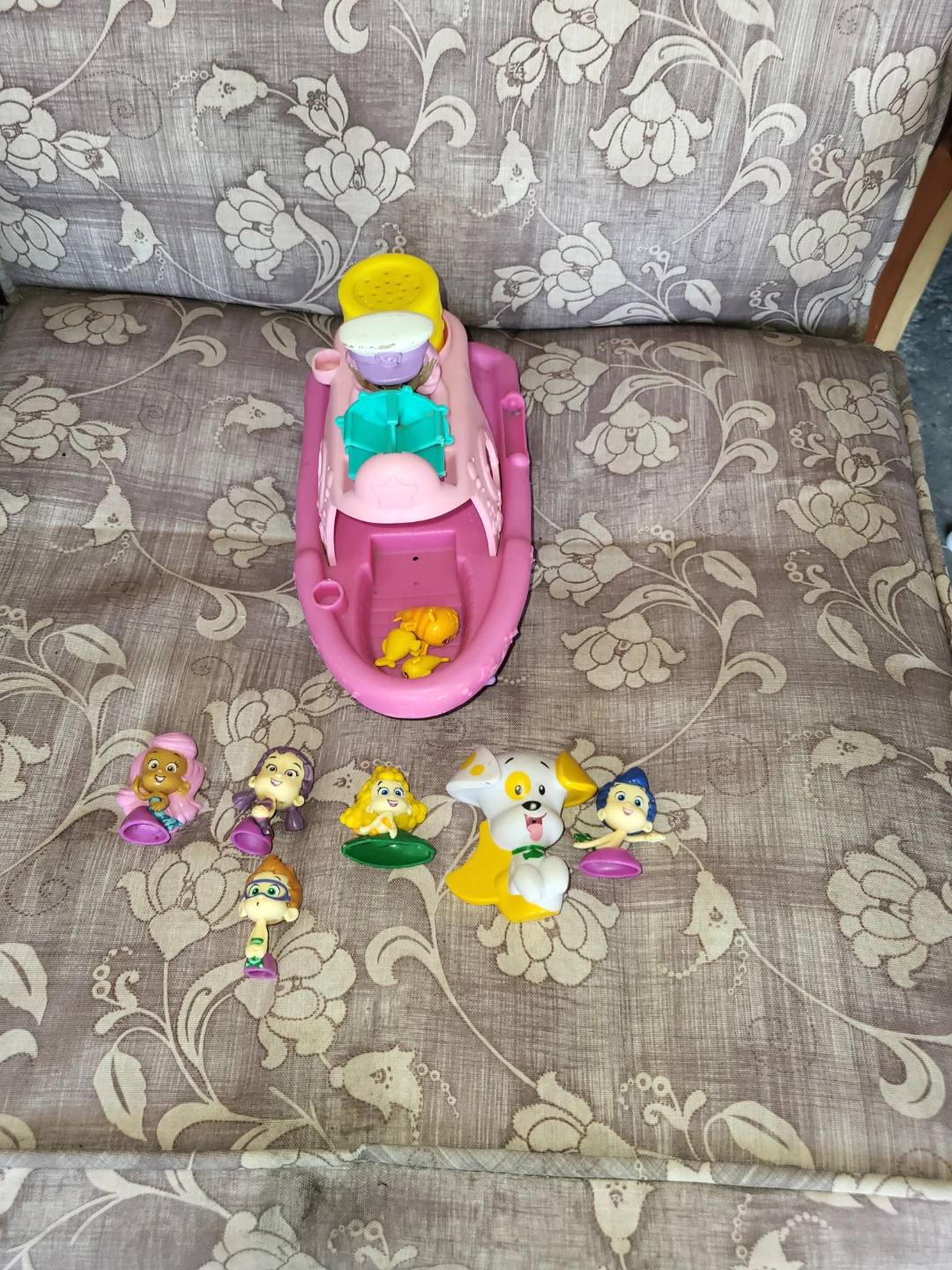 Bubble Guppies Boat and Figures Playset