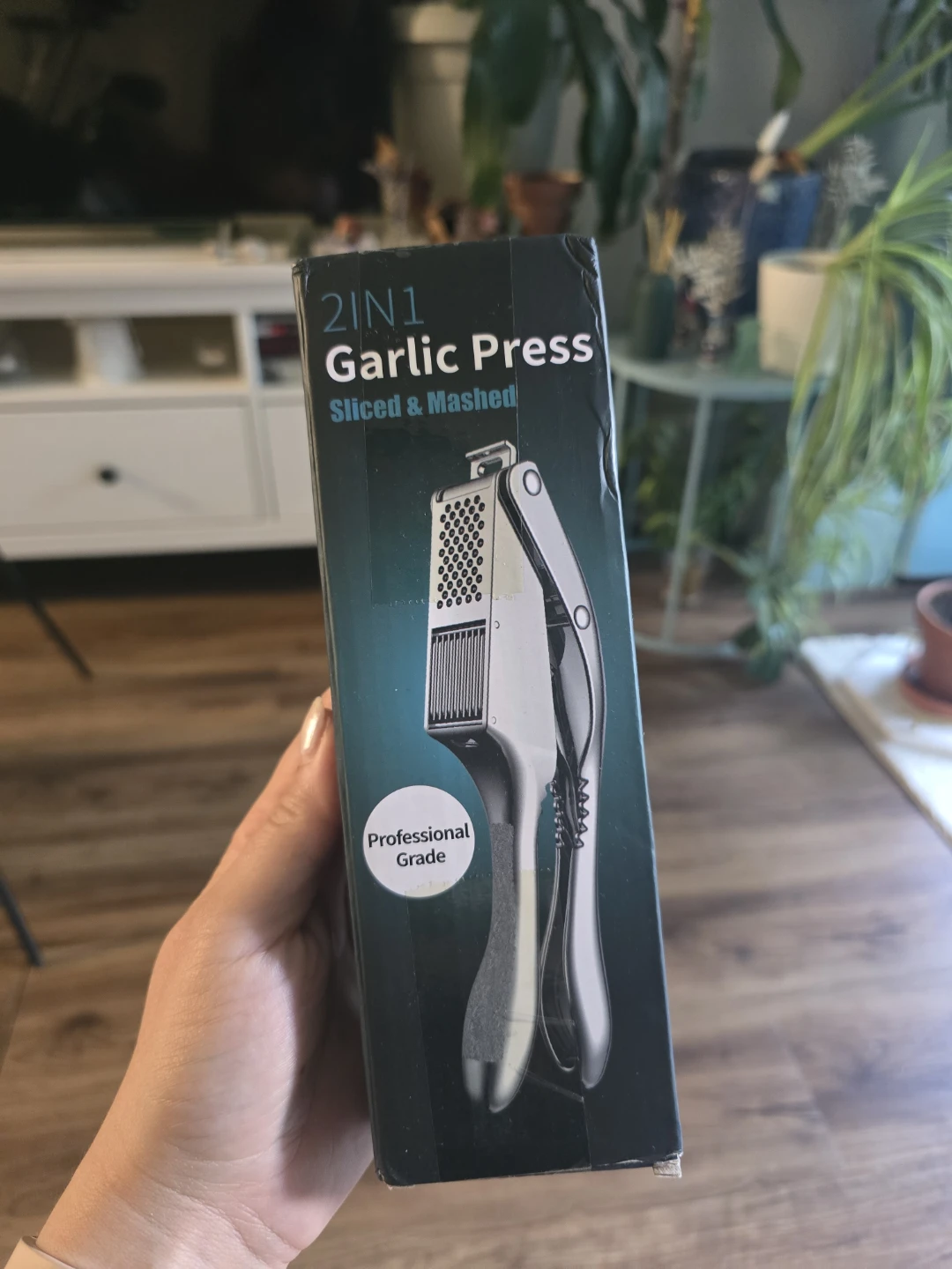 2-in-1 Garlic Press - Sliced & Pressed