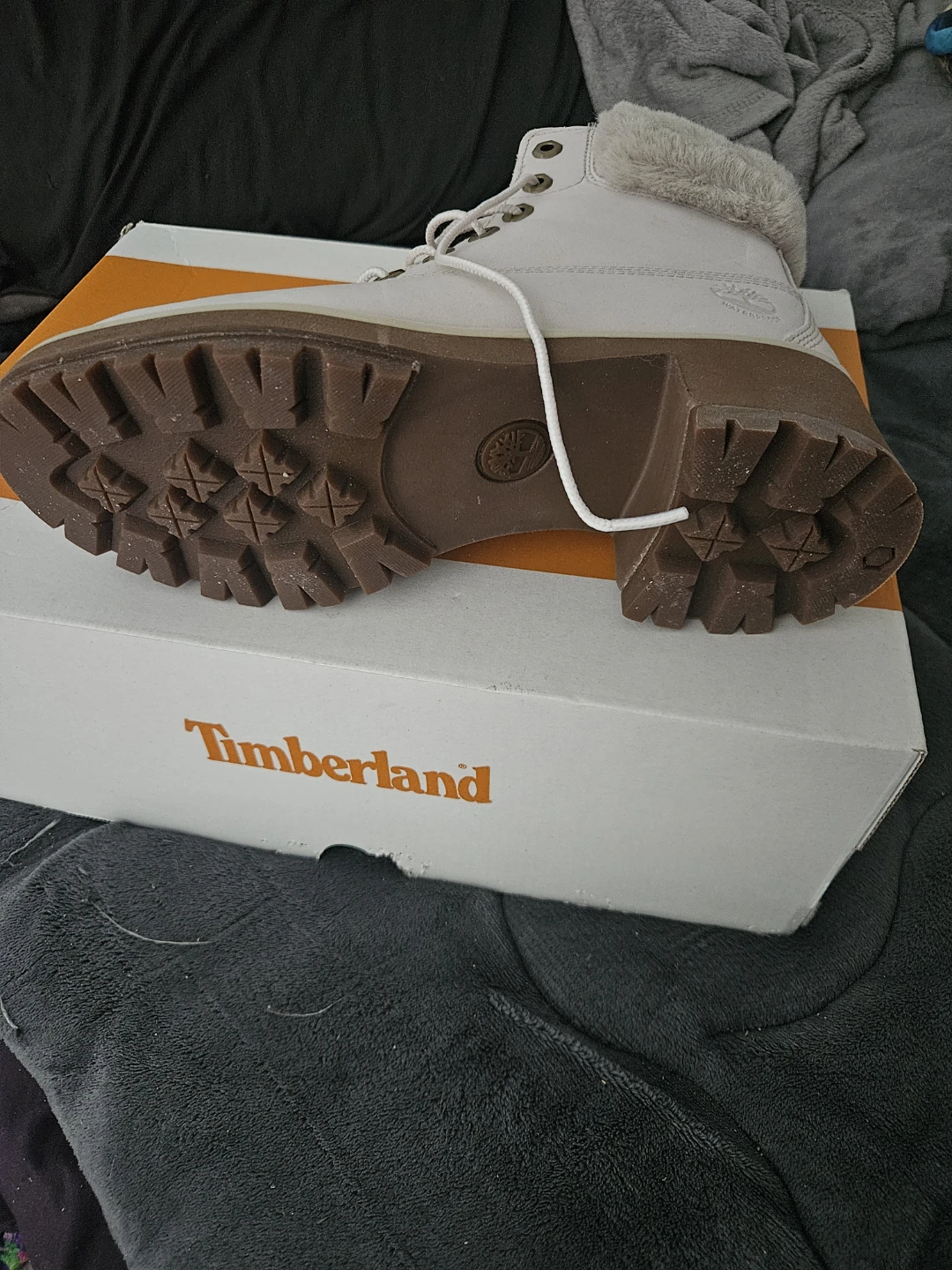 Timberland Women's White Faux Fur Trim Boots - photo 4
