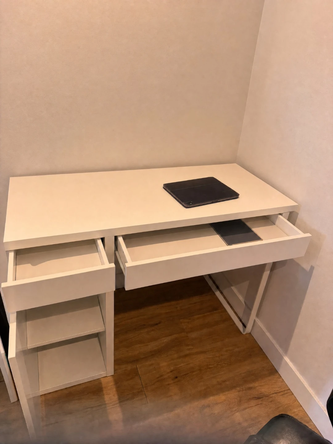 White Desk with Drawers - photo 2