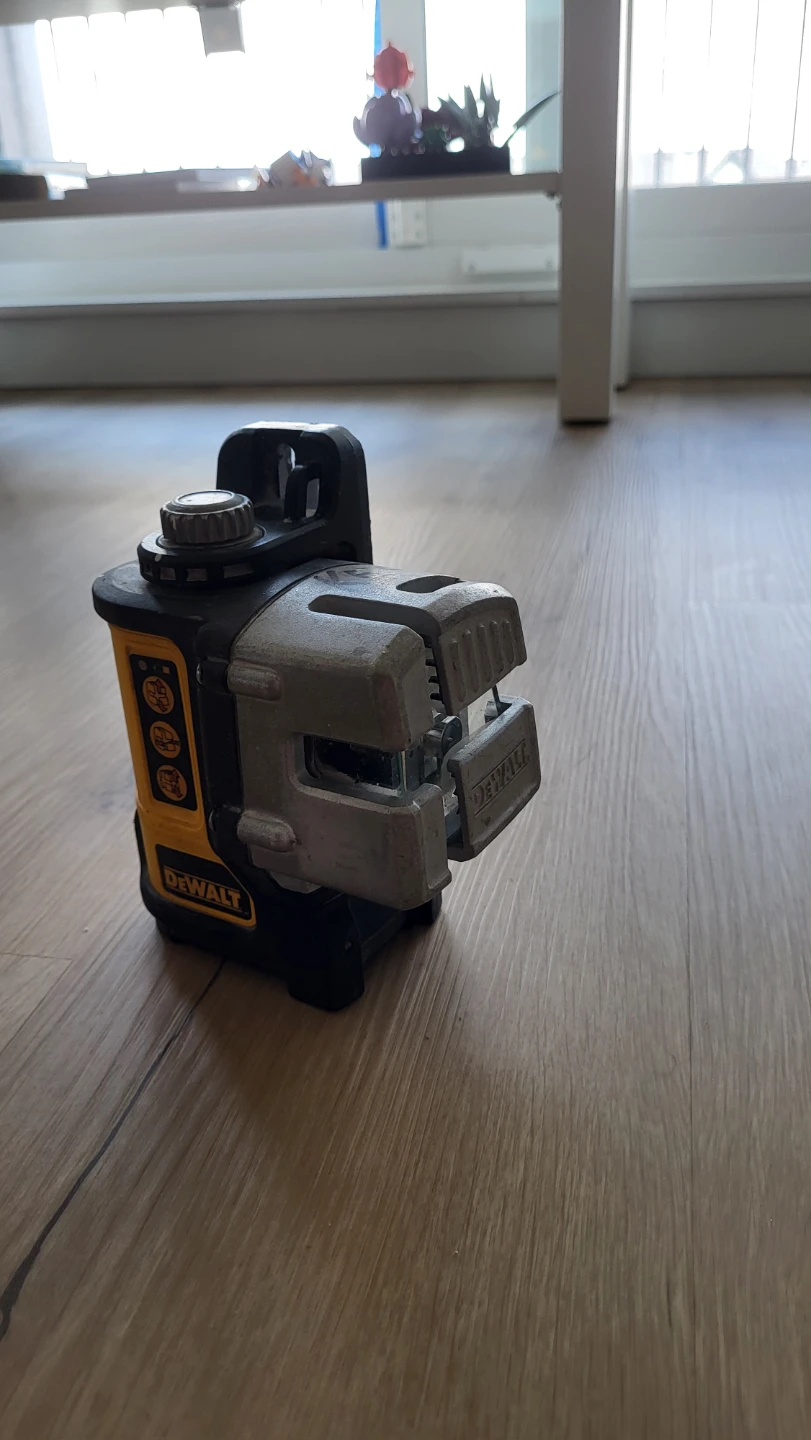 DeWalt Laser Level with Case - photo 3