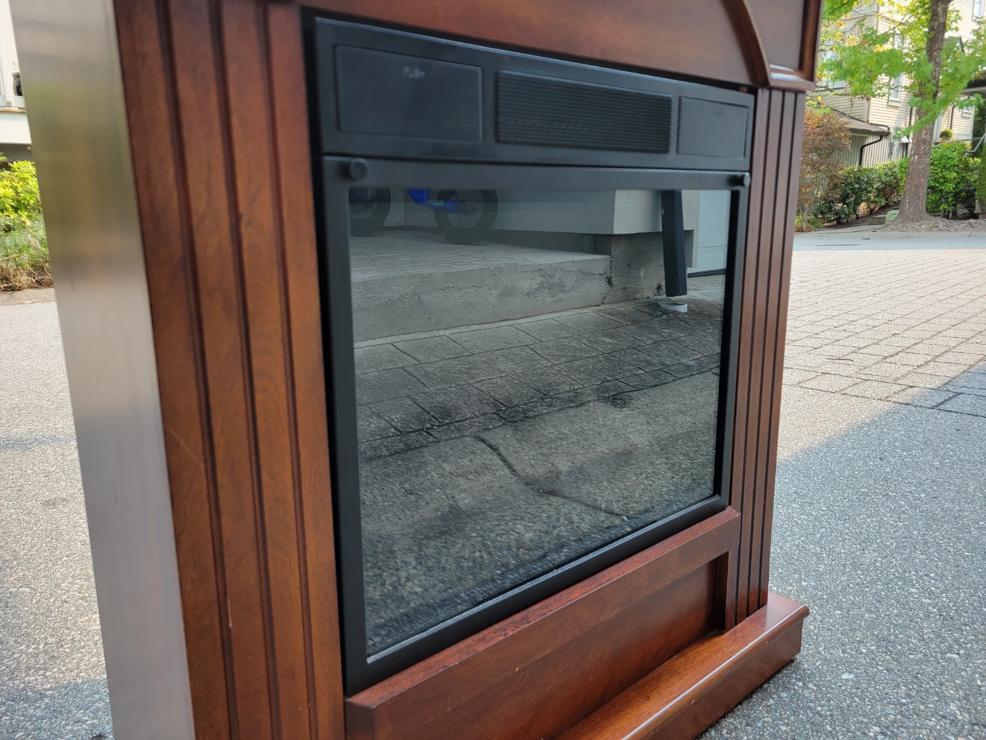 Twin-Star Electric Fireplace Heater w/ Wood Mantel Cabinet. - photo 5