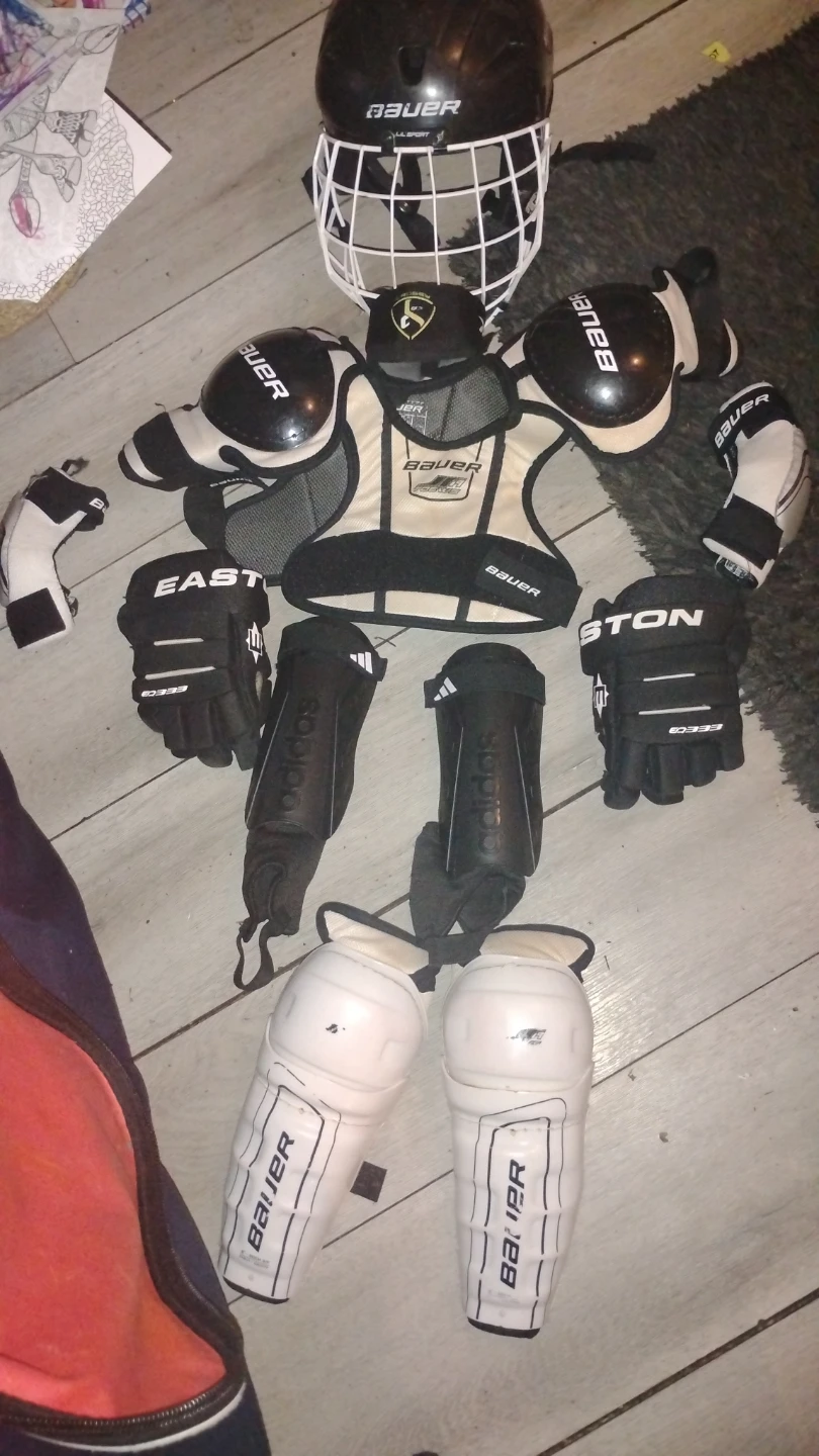 Bauer Hockey Gear Set