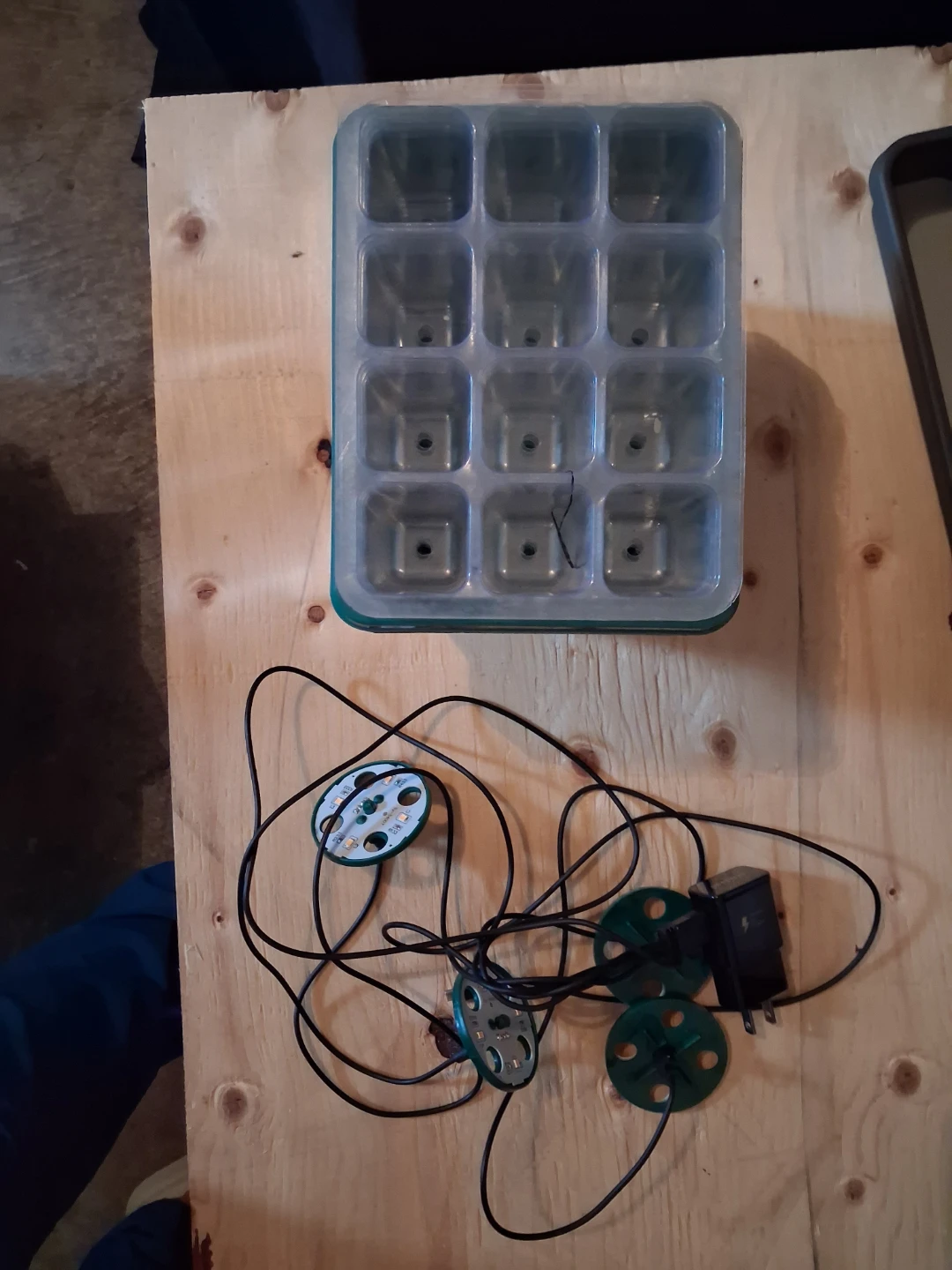 12-cell Seedling Tray with grow light - photo 2