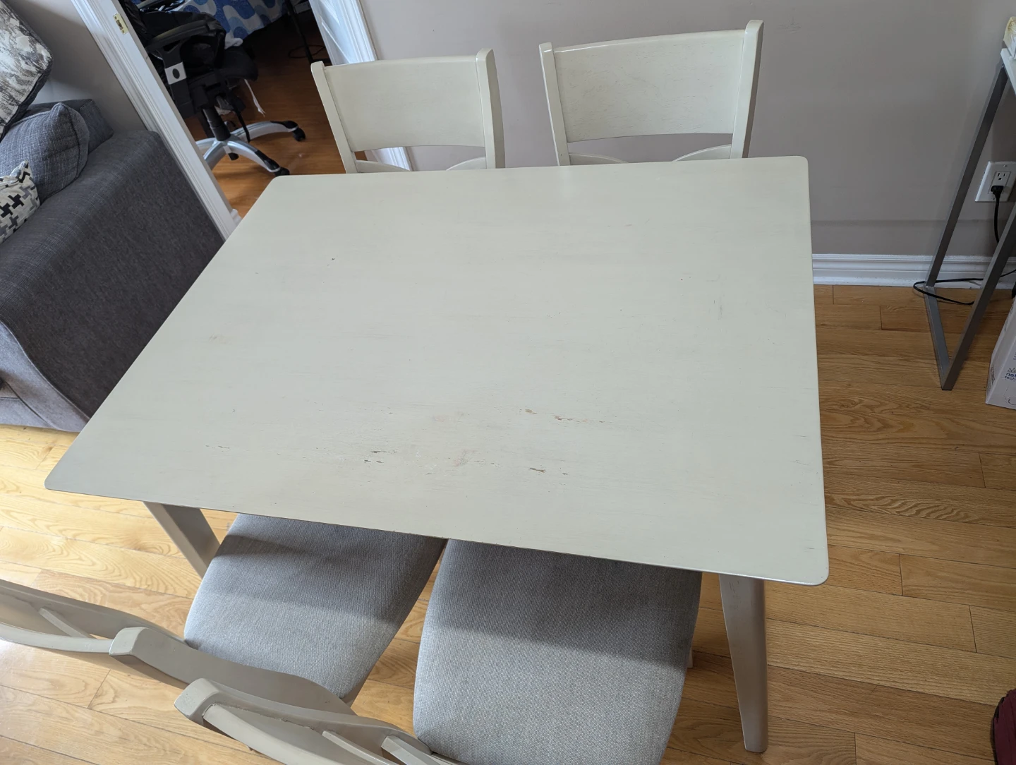 White Dining Table with 4 Chairs - Used