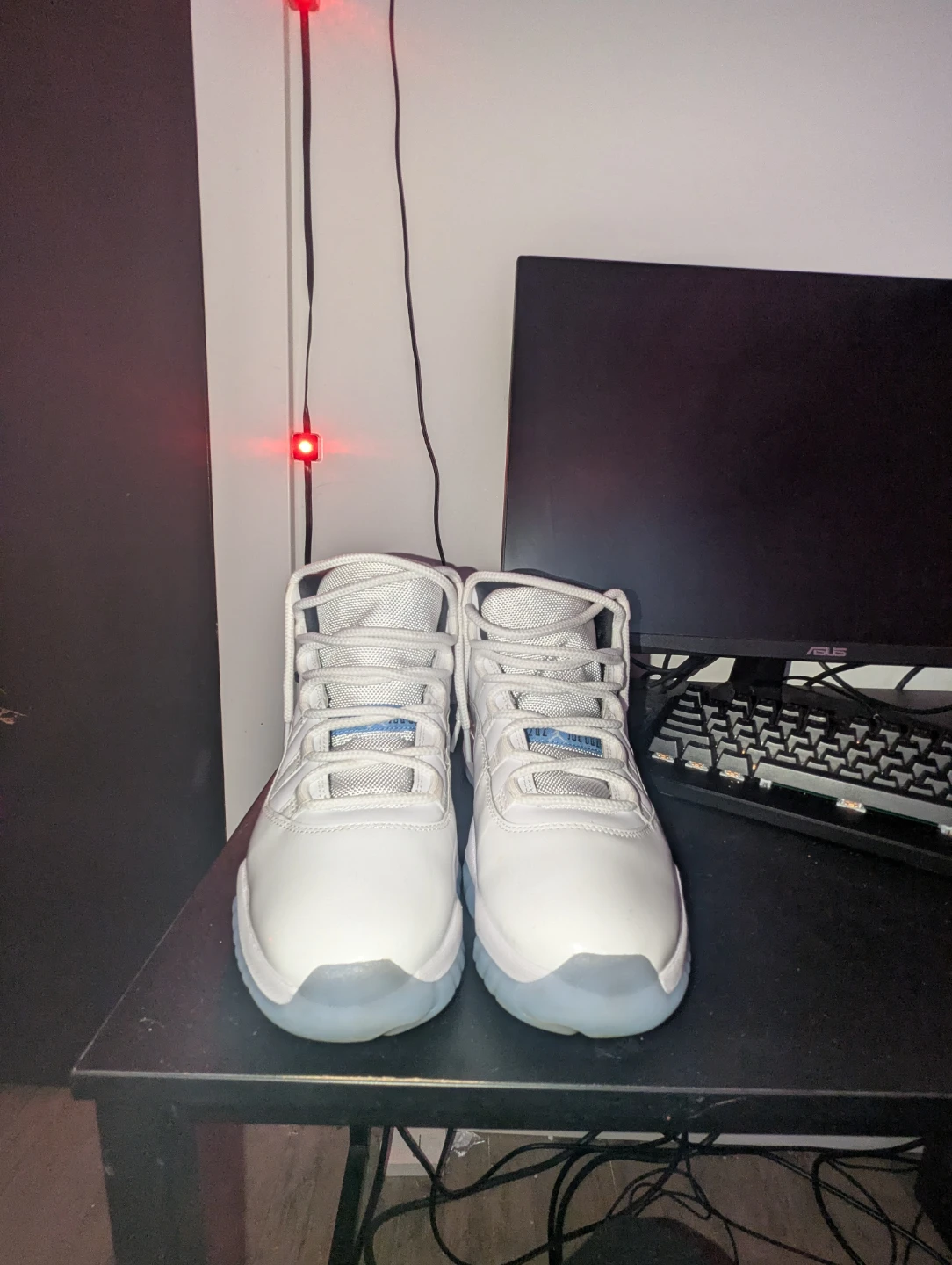 Air Jordan 11 legend blue