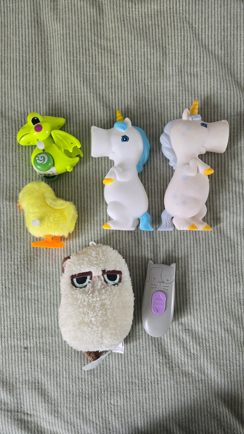 Lot of 6 Toy Figures