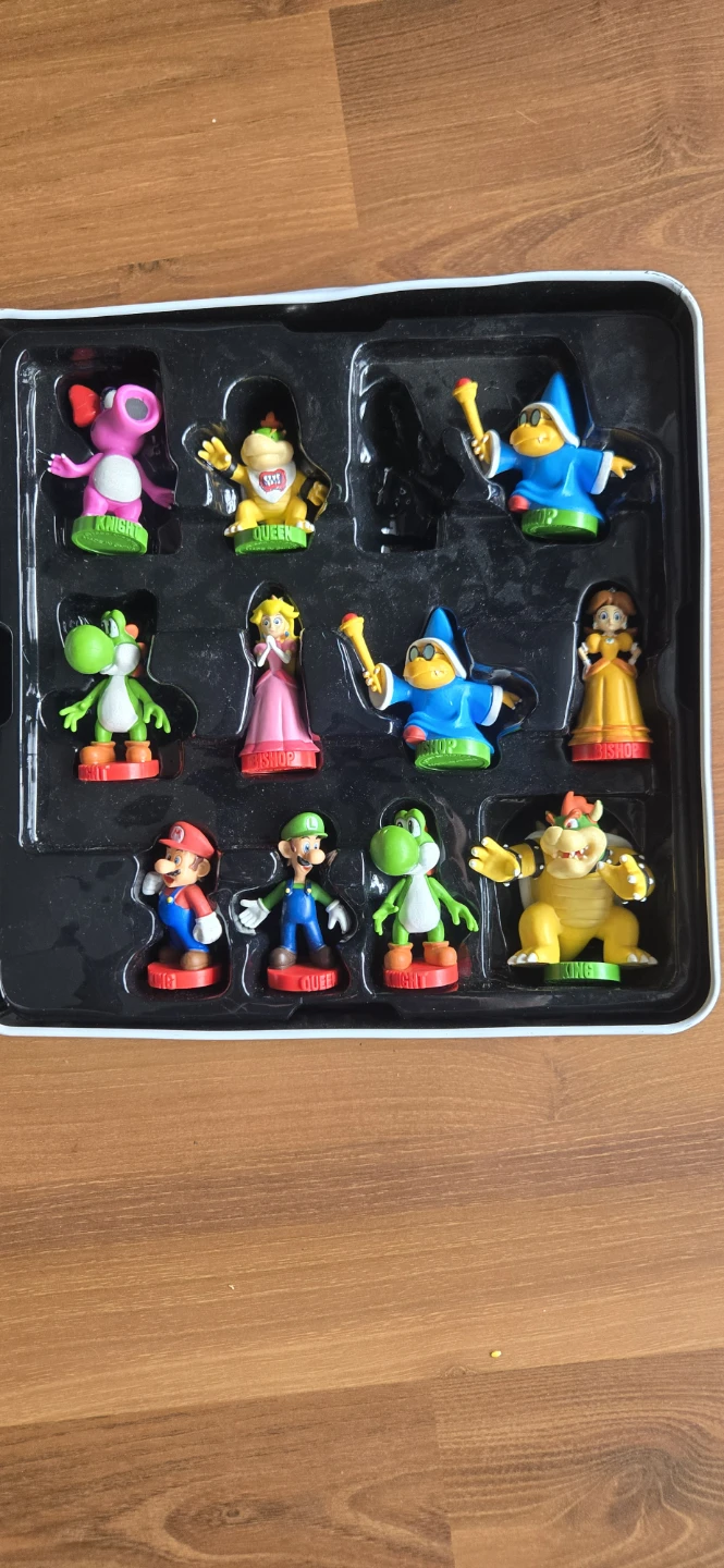 Super Mario Chess Collector's Edition Tin - photo 2