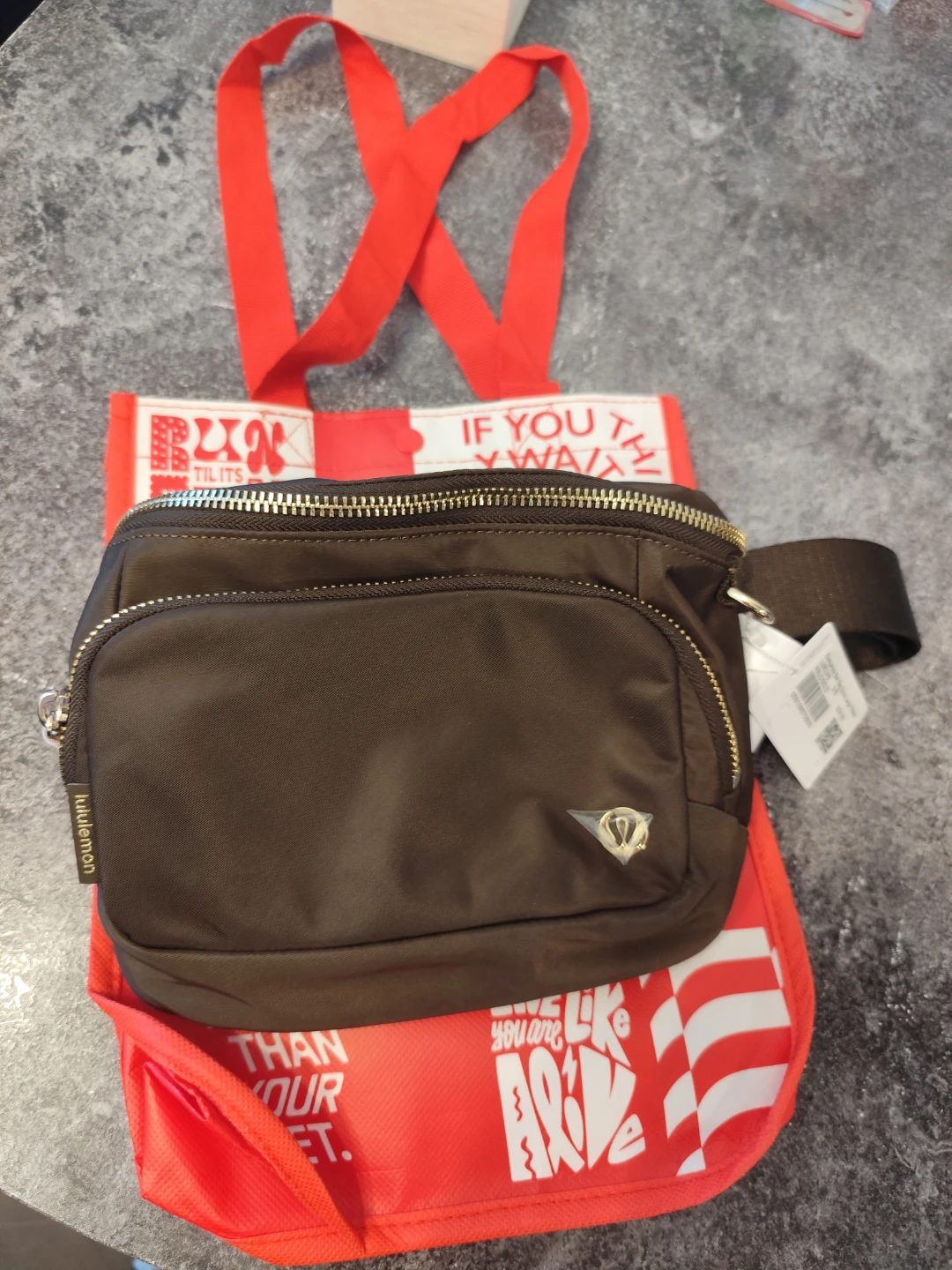 LULULEMON Everywhere Belt Bag Extra Large - Walnut + Store Bag - photo 2