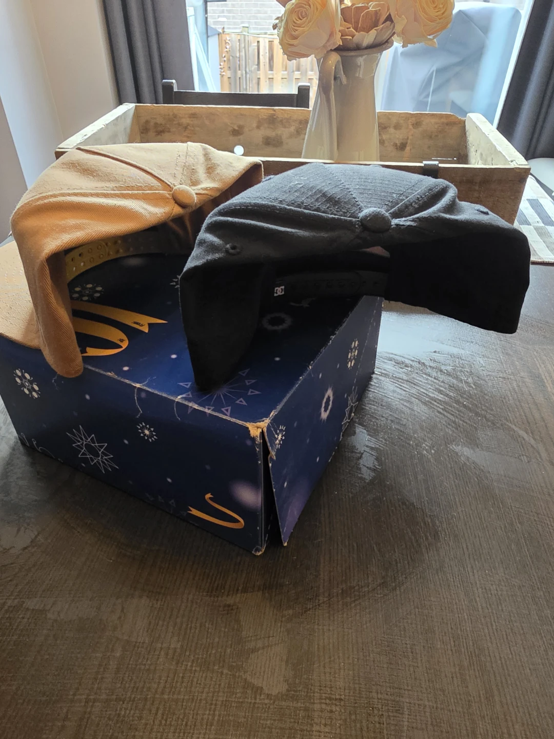 DC and Burton snapback hats set of 2 - photo 2