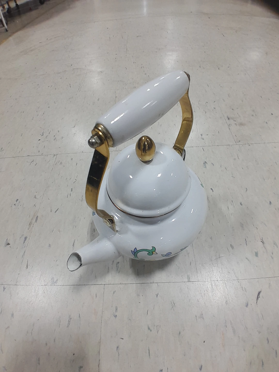 White Enamel Teapot with Floral Accent  2.5 Liter Capacity - photo 5