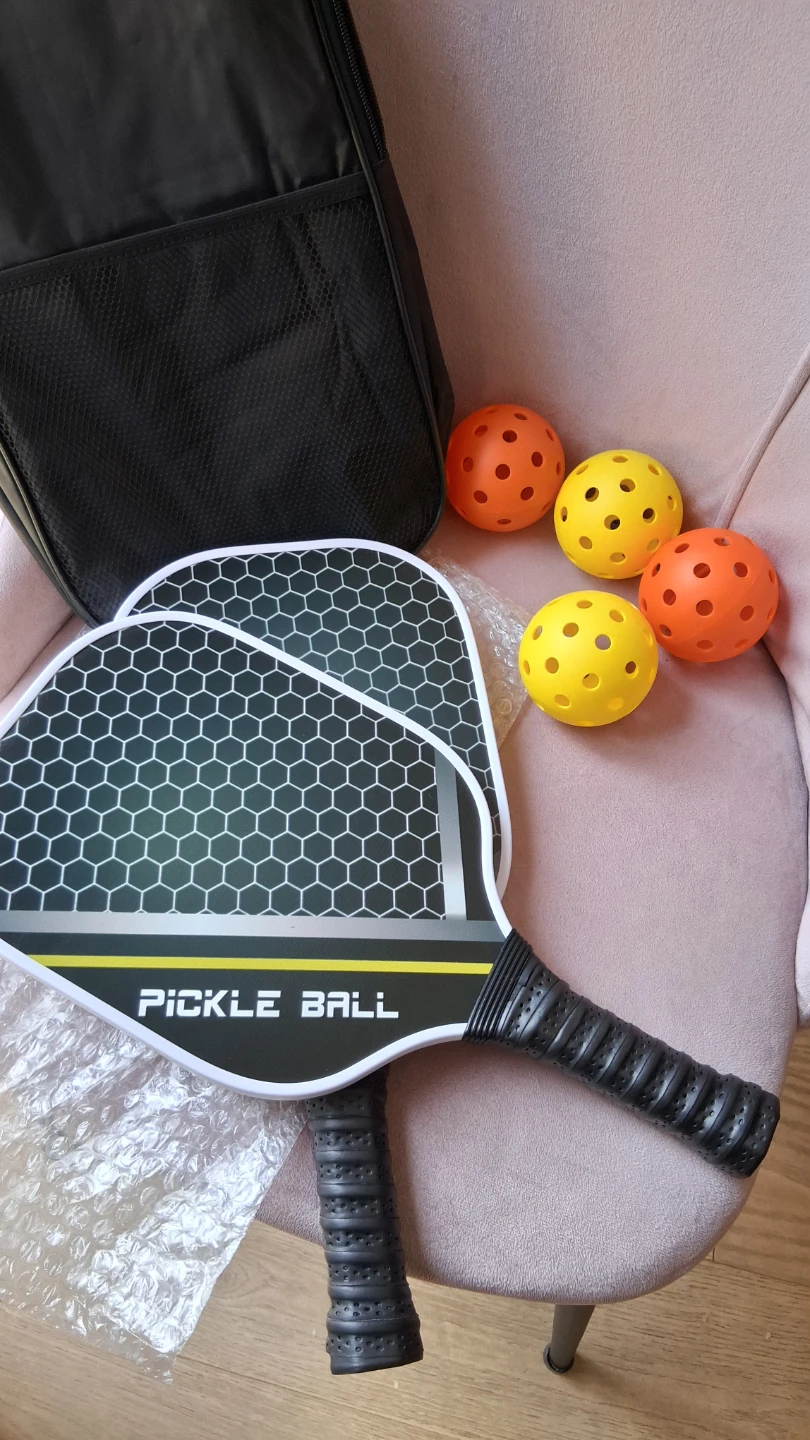 Pickleball racks 2 pickleball balls 4 outdoor indoor w Bag