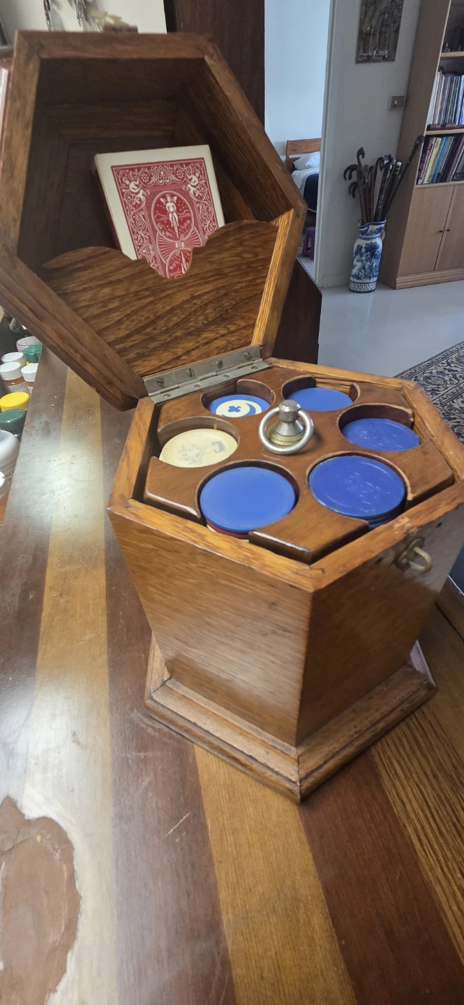 Antique Wooden Poker Chip Holder Case - photo 3