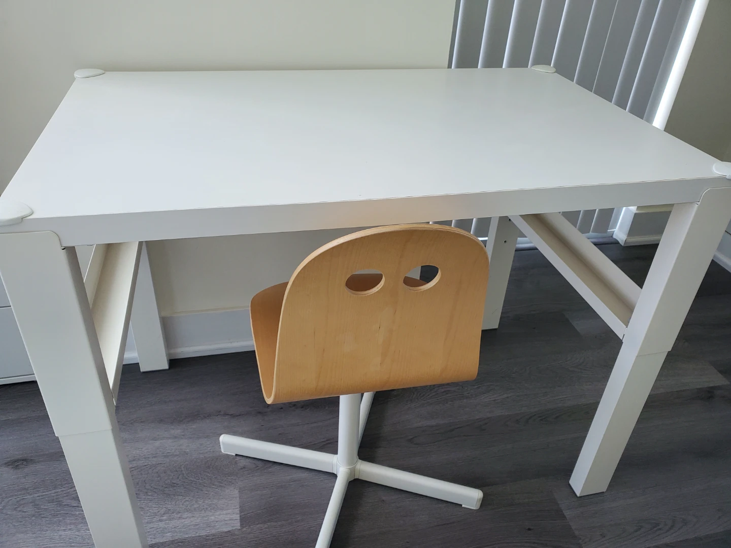 White Kids Desk and Chair