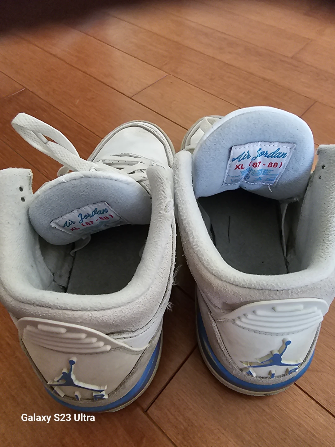 Air Jordan 3 Retro White and Blue Sneakers - photo 2