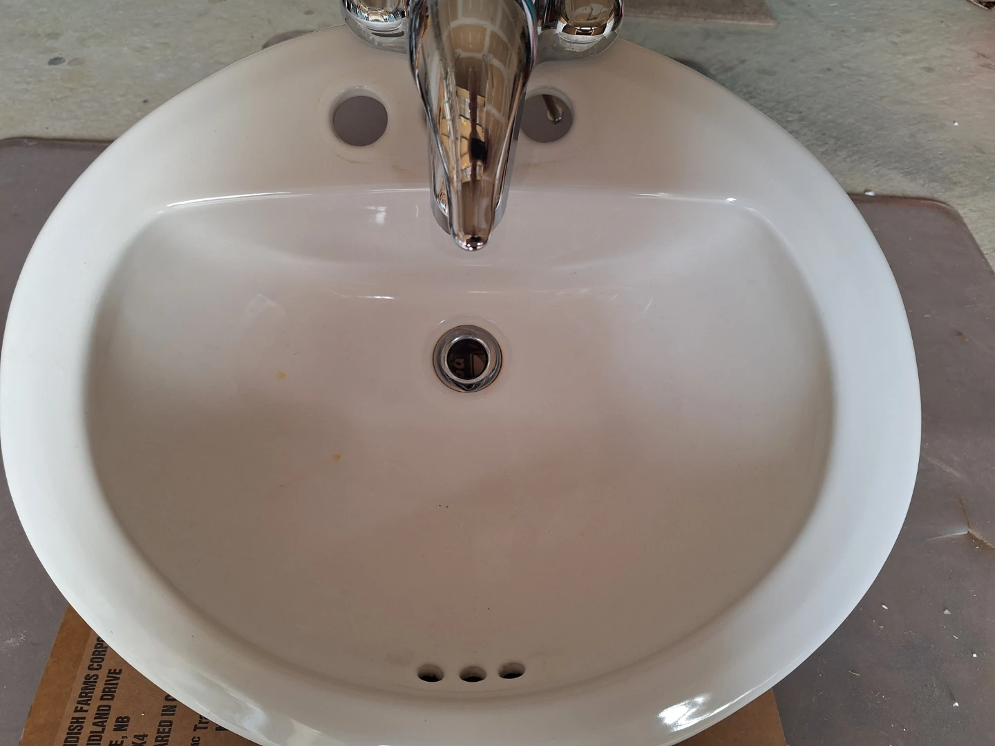 Vanity sink with faucet