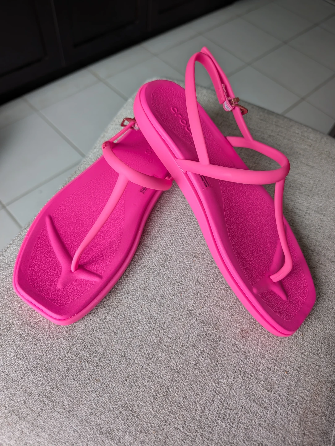 Crocs Women's Pink Flat Sandals Size 7