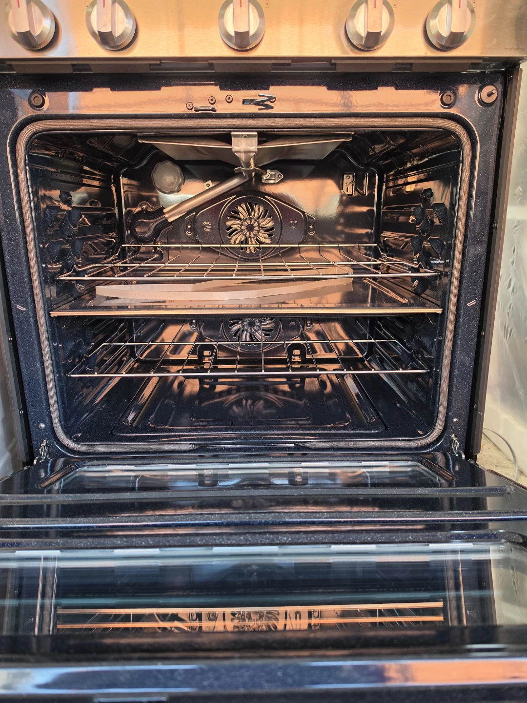 Samsung 30in Stainless steel gas stove - photo 3